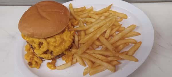 Cheeseburger with fries