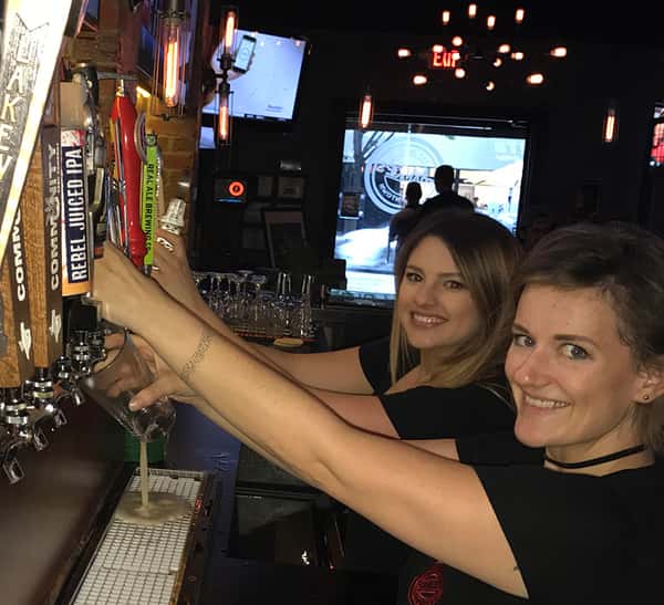 Frankie's-Downtown-Bartenders-Having-Fun-Serving-Draft-Beer