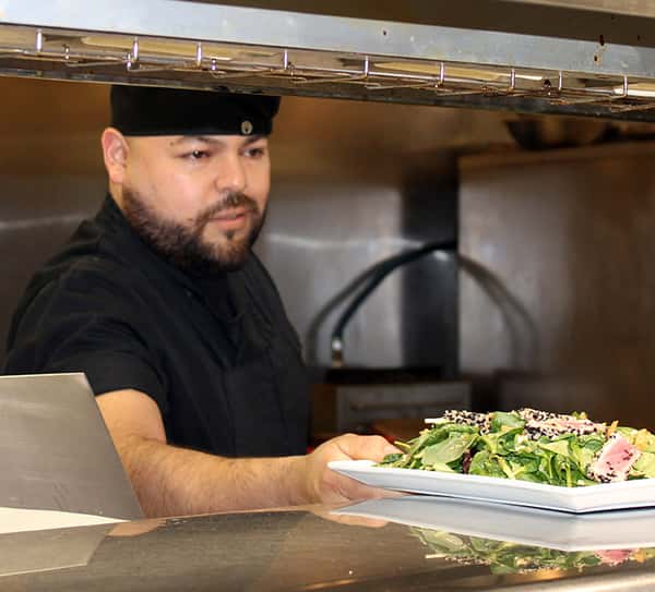 Frankie's-Downtown-Chef-Serving-Ahi-Tuna-Salad