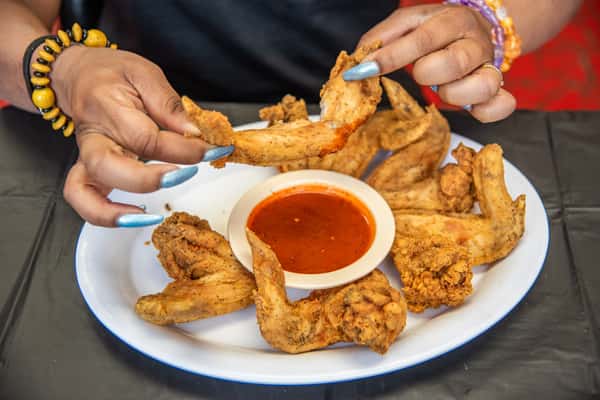 Chicken wings with dipping sauce