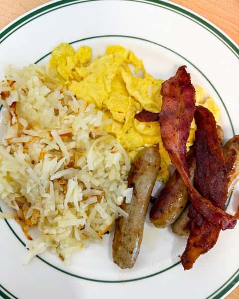 The Big Farmers Breakfast.

A full plate to start the week right.

What are you ordering today?

#StarliteDiner #FlintMichigan #StarliteSince1966