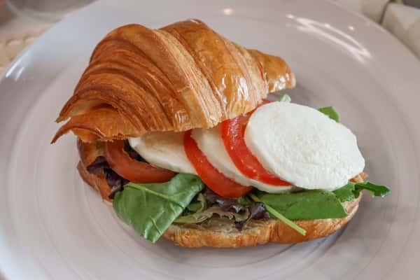 Croissant Tomato Mozzarella