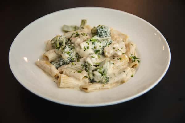 Rigatoni | Broccoli | Chicken or Shrimp Alfredo