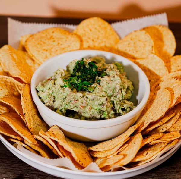 GUACAMOLE & CHIPS