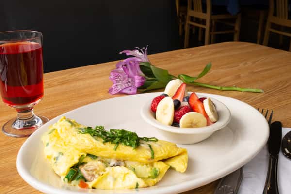 omlette with a side of fruit