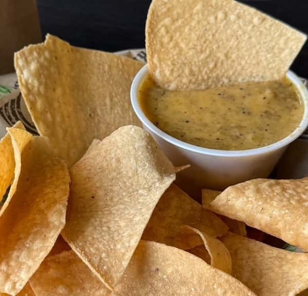 Chips & Chili Con Queso