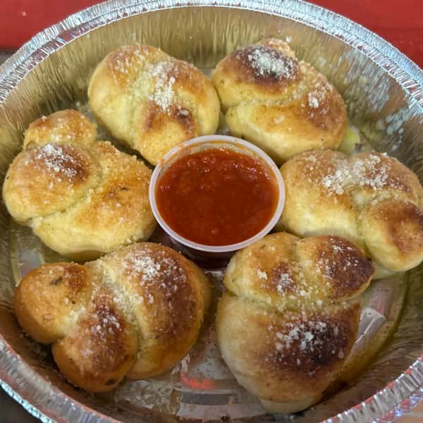 GARLIC KNOTS