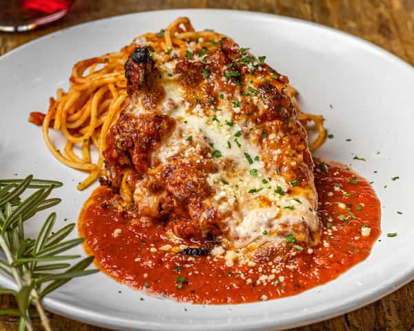(C) CHICKEN PARMIGANA (W GARLIC BREAD)
