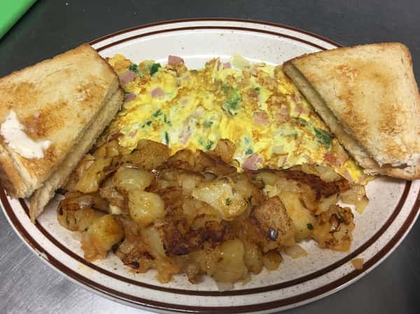 omelette with toast and roasted potatoes