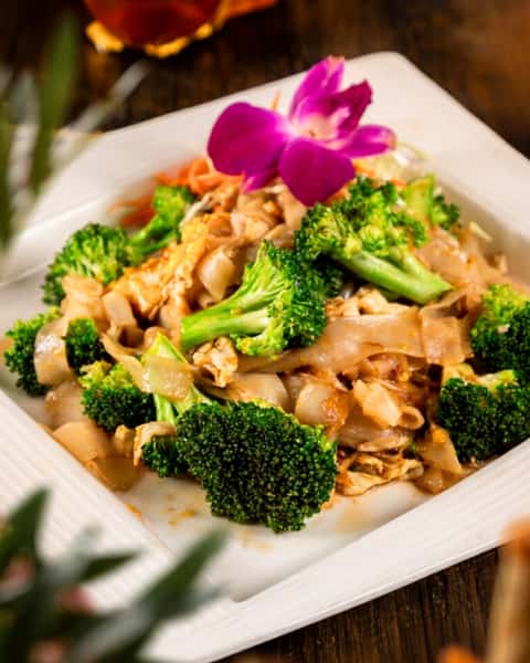 Stir-fried rice noodles. Broccoli. A rich soy sauce with quiet depth. The Highway Noodles are the kind of dish that doesn't need to announce itself.
Your table is waiting. 

#CoconutBayThaiRestaurant #BurlingameEats