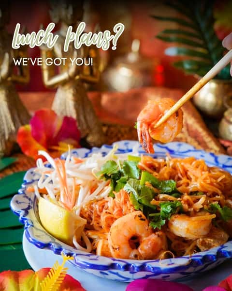 Weekend starts with a table, a cold drink, and noodles that don't play around. 🥢🍹
Stop in for lunch.
#CoconutBayThaiRestaurant #BurlingameEats #WeekendLunch