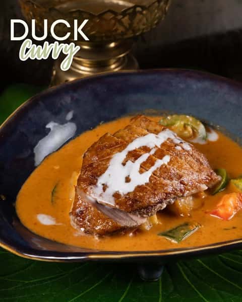 Roasted duck. Red curry. A hint of pineapple sweetness to carry it all home. The Duck Curry is the kind of dish worth looking forward to all week.
#CoconutBayThaiRestaurant #DuckCurry #ThaiDining