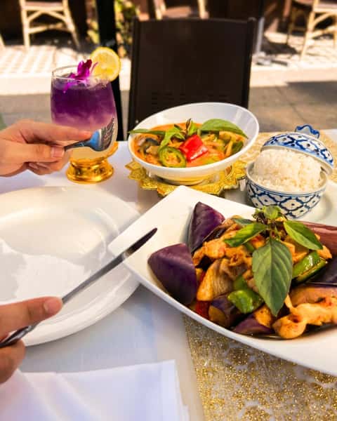 Step away from the rush and into a moment of calm. 🌿 Lunch is served, and it is worth every minute you give it.
#CoconutBayThaiRestaurant #Lunch #ThaiCuisine