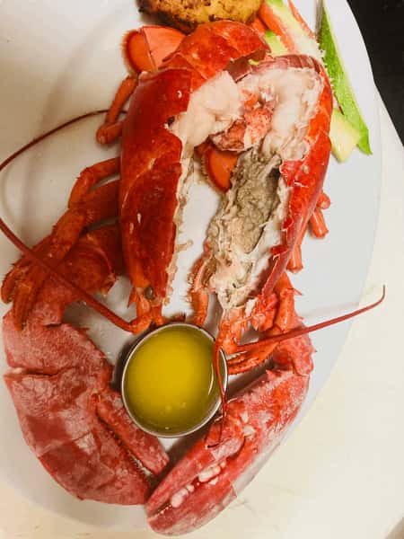 Cold Water Live Main Lobster 1 ½ lb.