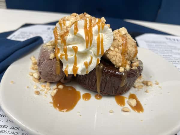 Flourless Chocolate Peanut Butter Crunch Cake