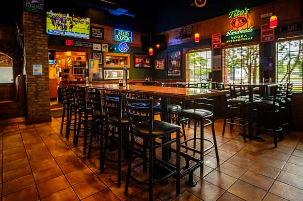 Buddy Bar & Lounge