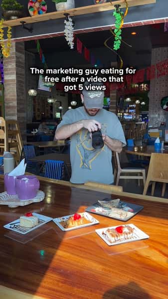 When your video gets 5 views but at least the dessert was 🔥🍰📸
#MarketingLife #ContentCreator #BehindTheScenes #ITaqueroMucho #SmallBizHumor #FoodieFails #SocialMediaStruggles