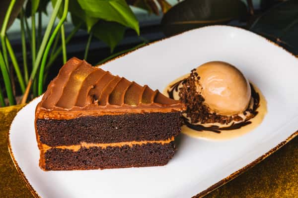 CHOCOLATE CAKE
