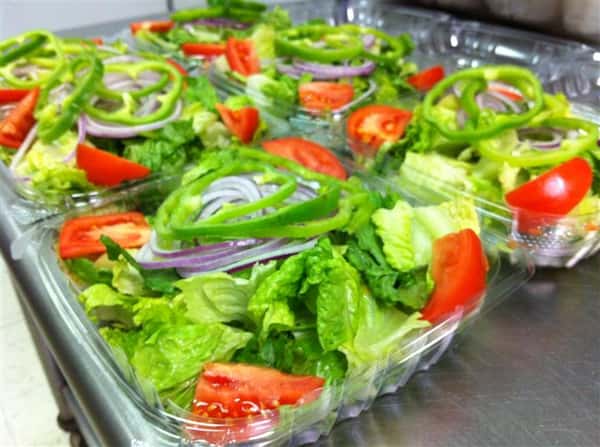 House salad with romaine lettuce, tomatoes, green peppers, and red onion