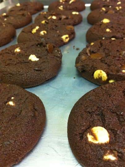 Chocolate cookies with marshmellow