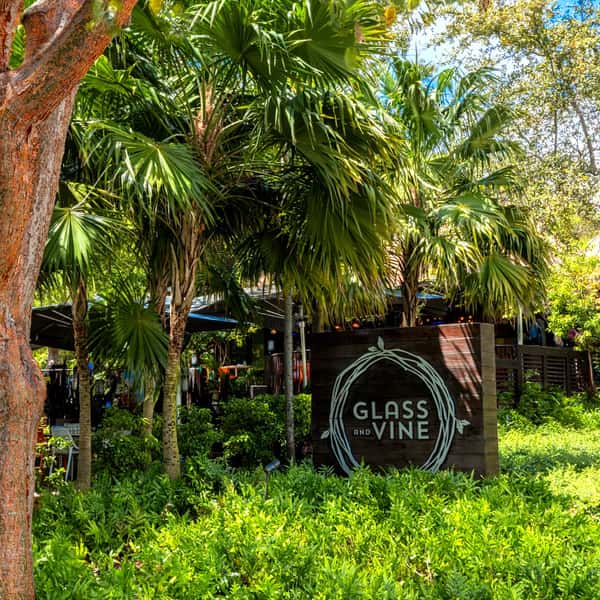 An Outdoor Brunch Venue That Elevates the Occasion