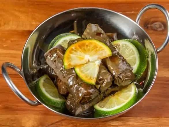Stuffed Grape Leaves (8 pcs)