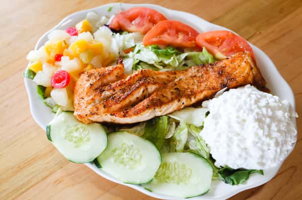 Grilled Salmon Salad