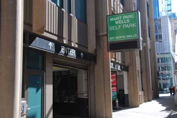 Where to park for Moe's Cantina in River North