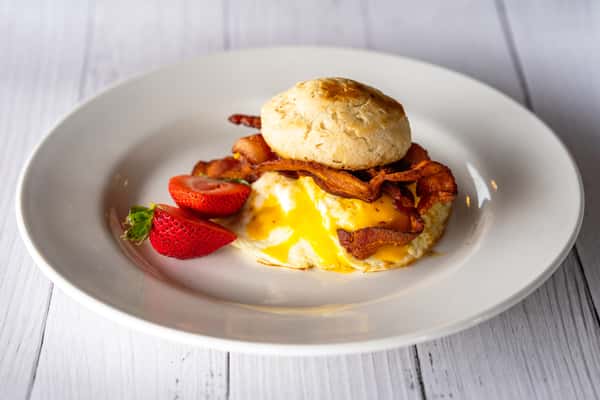bacon, eggs and bread with strawberry