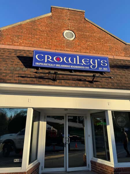 Eureka! Crowley's Dive Bar comes to Fairmount Circle