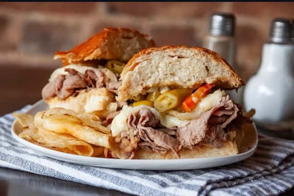 Friday night, live music, and some good food! 🎶🥪
Music on the Square is back tonight, and it’s a perfect evening to come enjoy Downtown Murfreesboro!
Stop by Domenico’s and grab a hot sandwich like our Spicy Italian Beef pictured here, or warm up with a bowl of one of our homemade soups before heading out to enjoy some great live music!
Good food, great music, and a Friday night on the Square. Hard to beat that!
Come hungry, bring the family, and let us take care of dinner tonight!
📍 Domenico’s Italian Deli | Downtown Murfreesboro