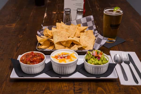 Chips & Guacamole w/ Salsa