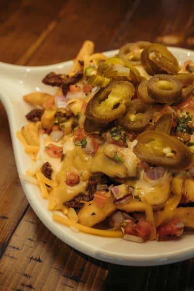 Loaded fries topped with melted cheese, jalapeños, pico de gallo, and seasoned beef for a spicy, cheesy indulgence.