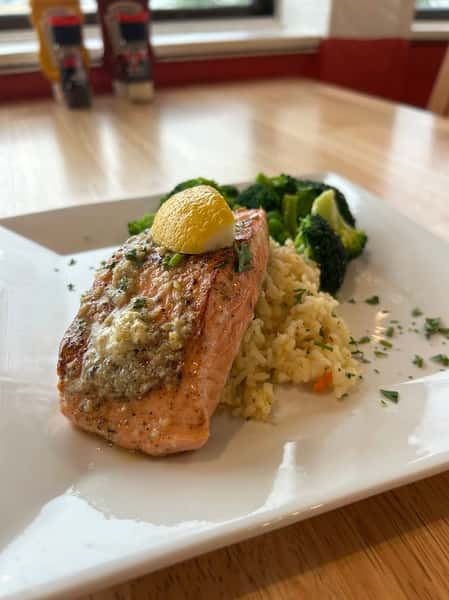 Saucy fish with lemon