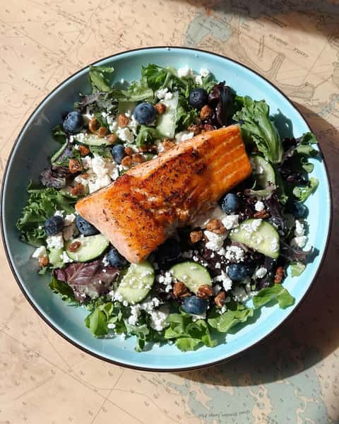 Salad and grilled fish