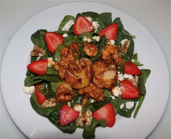 Spinach strawberry salad w/blackened shrimp & scallops