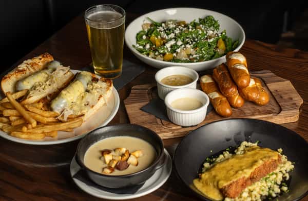 Happy Friday! Come join us tonight for some delicious German inspired Oktoberfest food and take part in the last Wine Walk of the year! 🍷 We have some delicious bites waiting for you. Come hungry and let’s kick off the weekend!
.
.
.
#blackhaustavern#parker#colorado