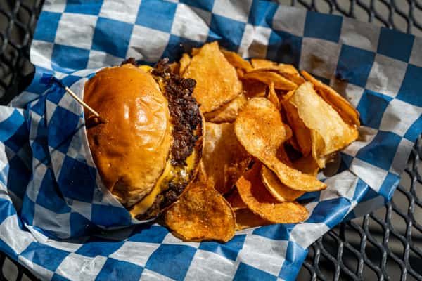 burger with chips