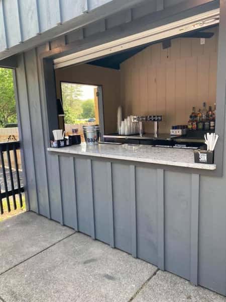 Outdoor Patio w/ Bar