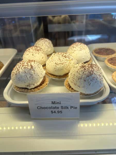 Mini chocolate silk pie