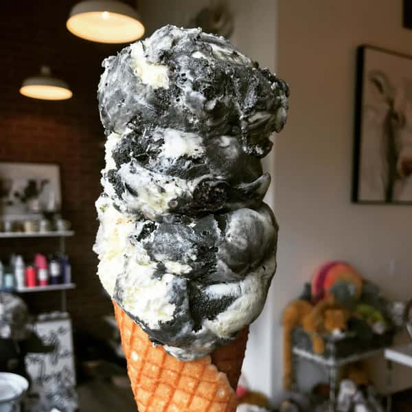 White and dark chocolate ice cream, Oreo cheesecake