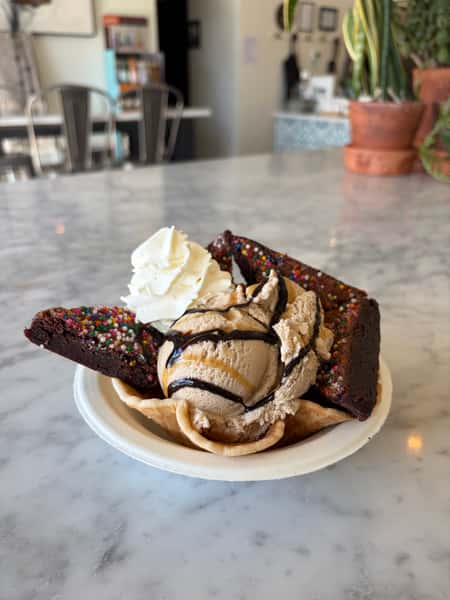 Scoop Signature Sundae