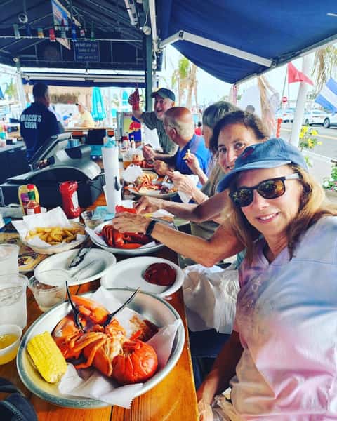 bar lobster crowd
