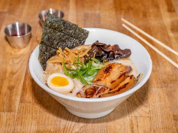 L Tonkotsu Ramen