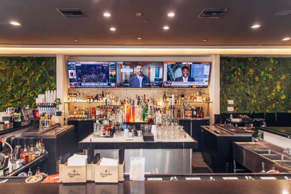 Interior_Bar_Center