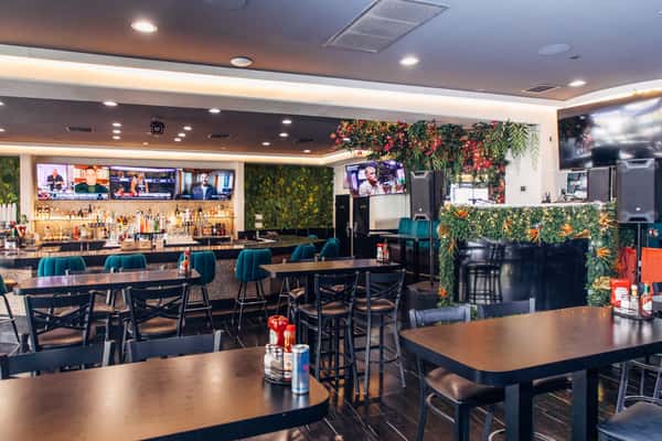 Interior_Bar_and_Dining_Room