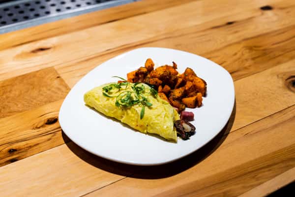BUILD–YOUR-SIGNATURE OMELET