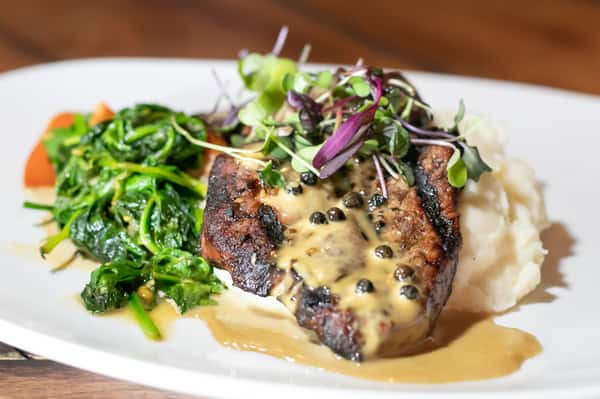 Deux Petite Filet Mignon au Poivre