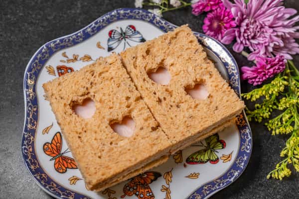 Roasted Turkey & Pepperjack Playing Card Sandwich 