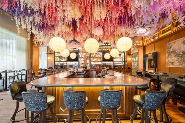bar spring decor